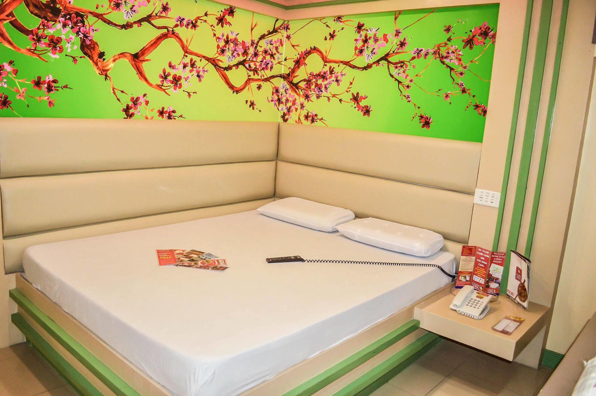 Hotel Sogo Sta Mesa Манила Экстерьер фото
